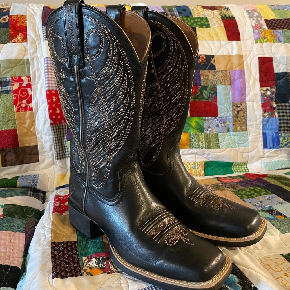 Ariat size 6 womens cowgirl boots